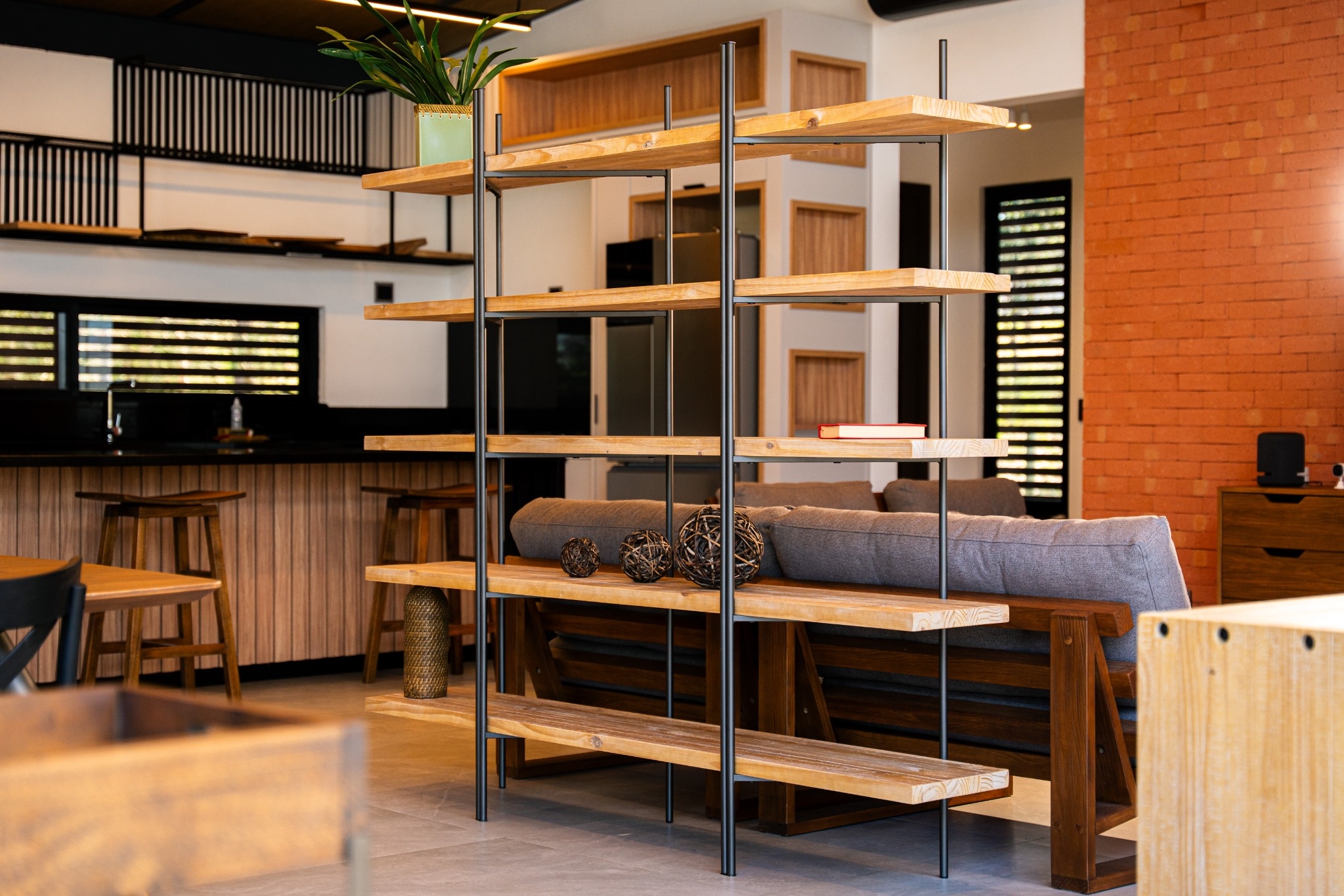 Móveis de madeira maciça Renar